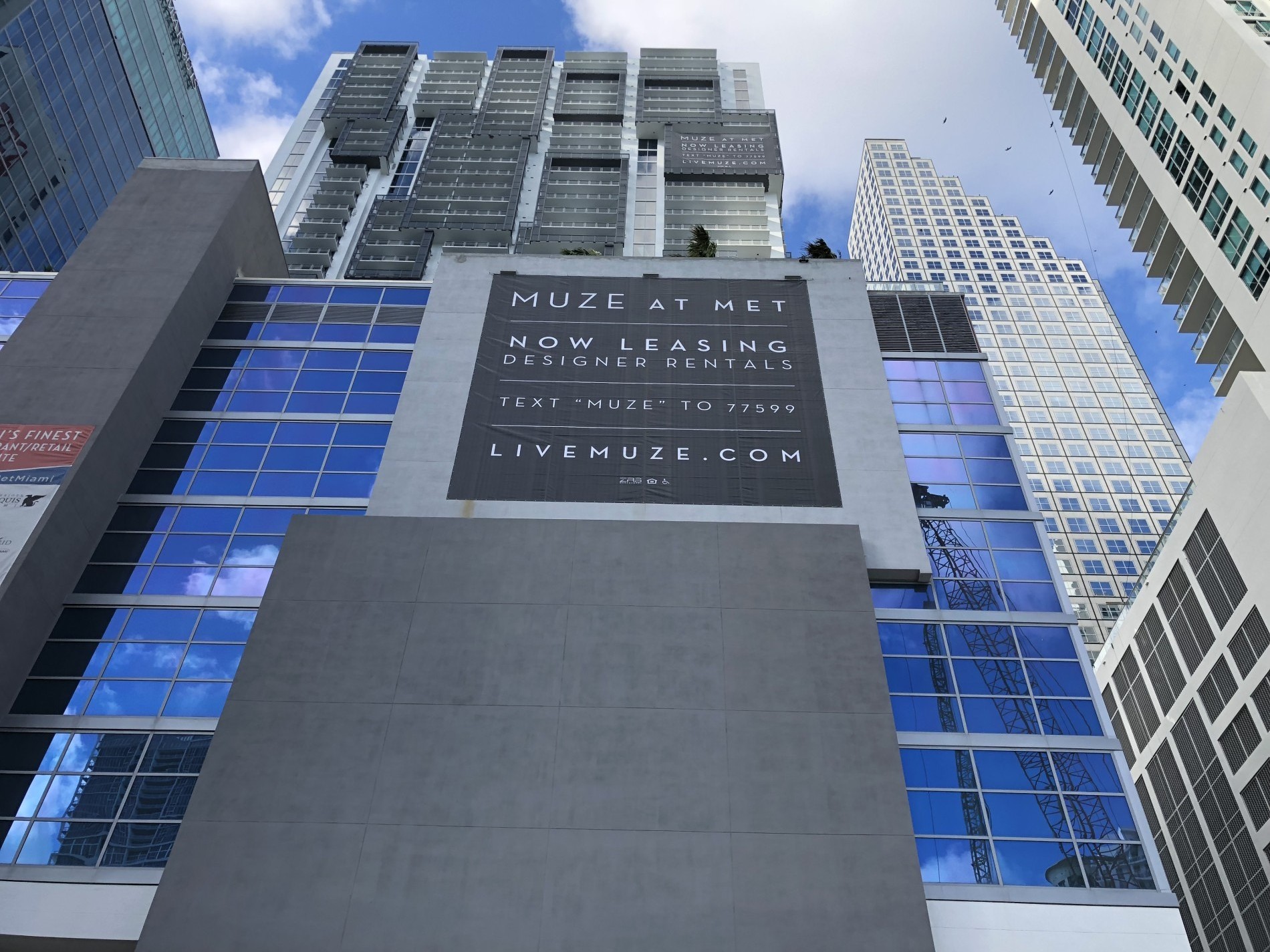 Building Installations Highrise Banners in Miami, FL
