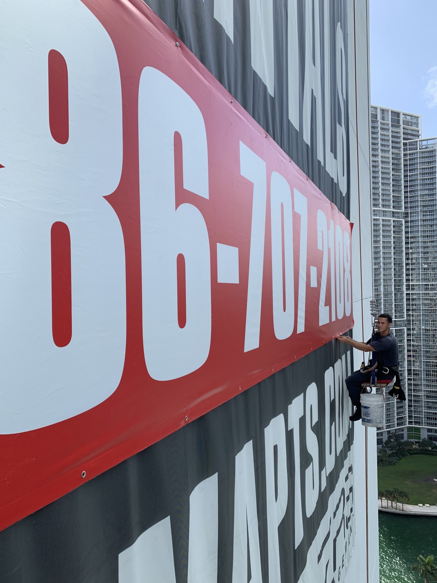 Building Installations Highrise Banners in Miami, FL