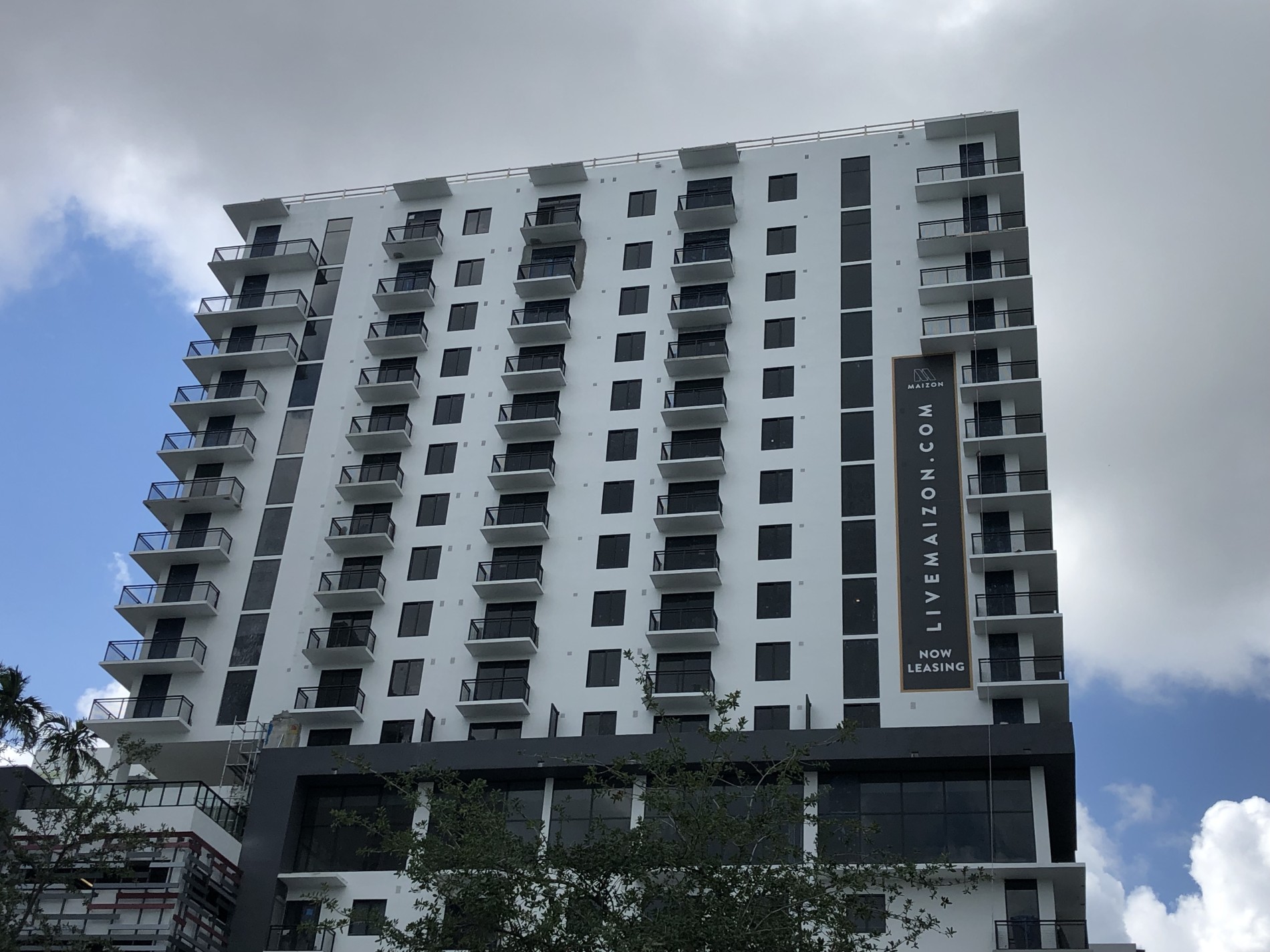 Building Installations Highrise Banners in Miami, FL