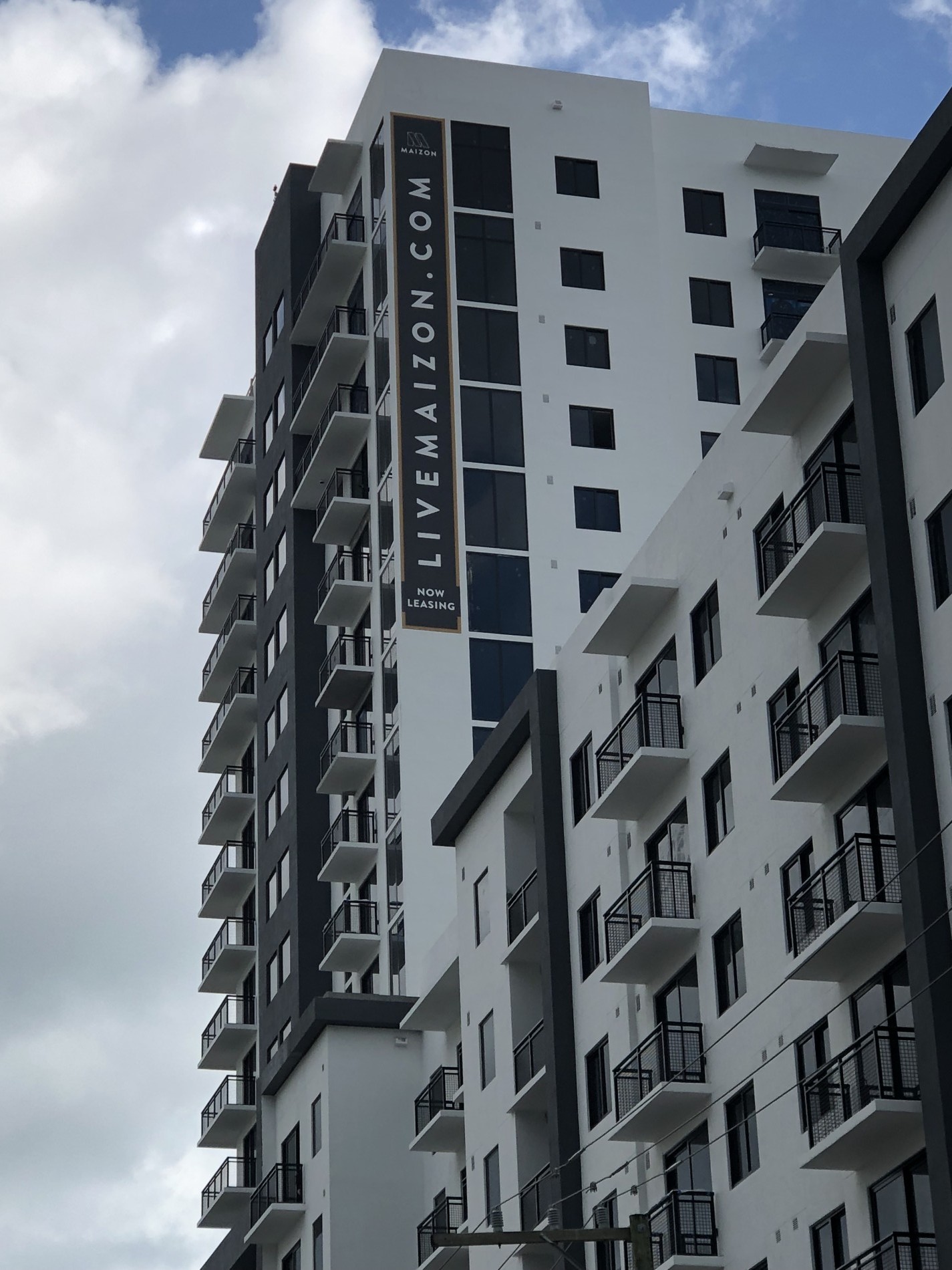 Building Installations Highrise Banners in Miami, FL