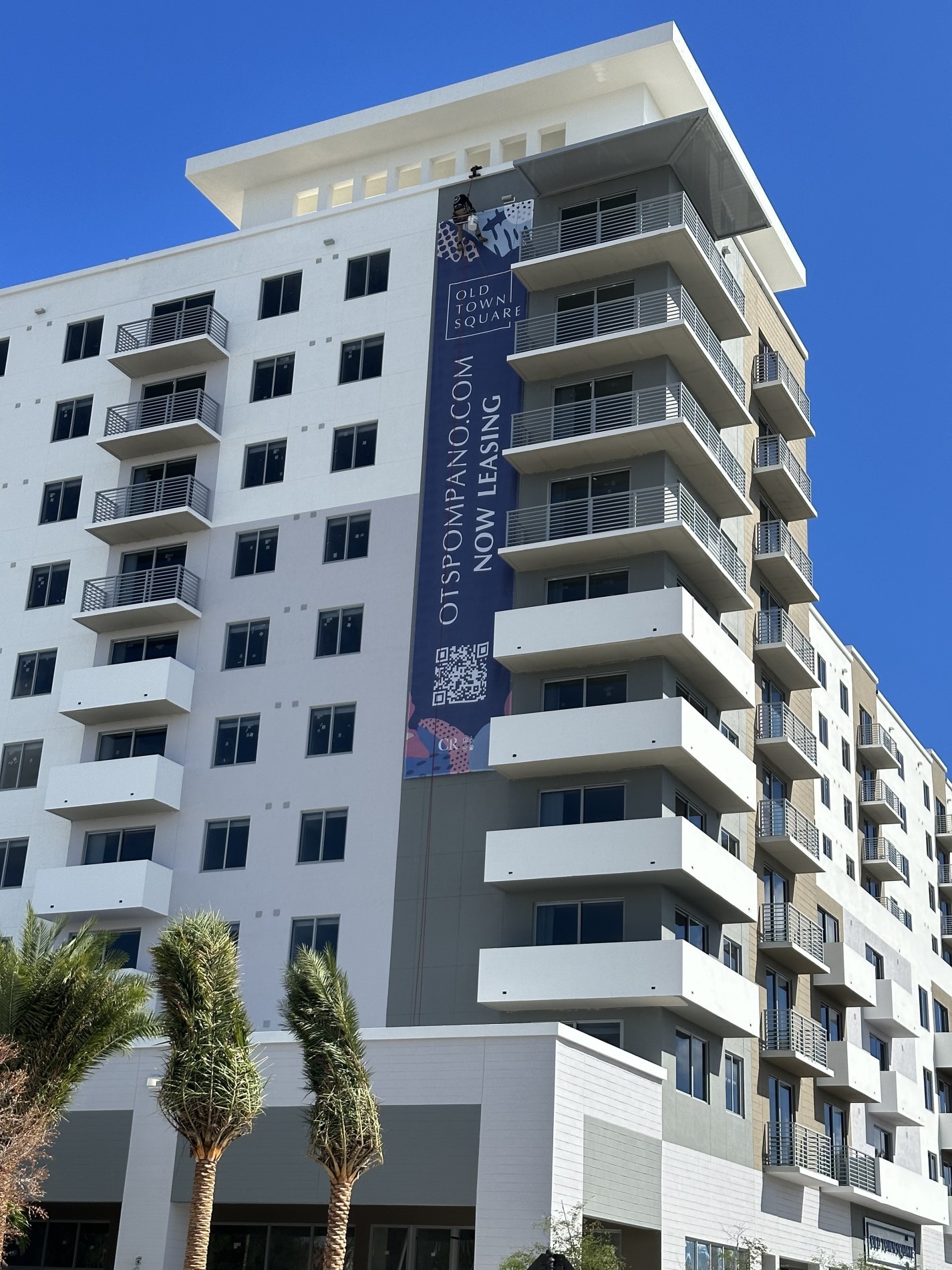 Building Installations Highrise Banners in Miami, FL