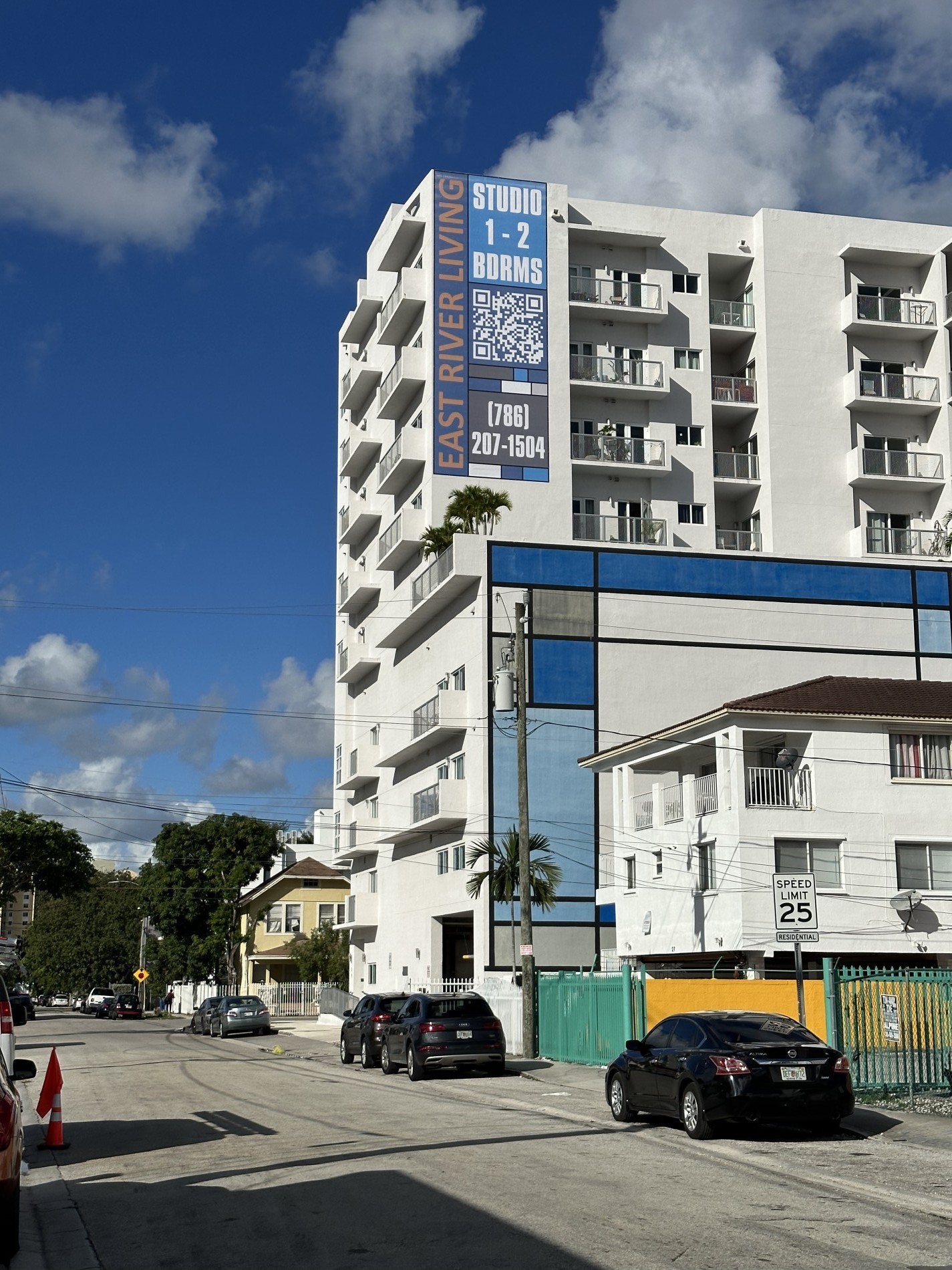 Building Installations Highrise Banners in Miami, FL