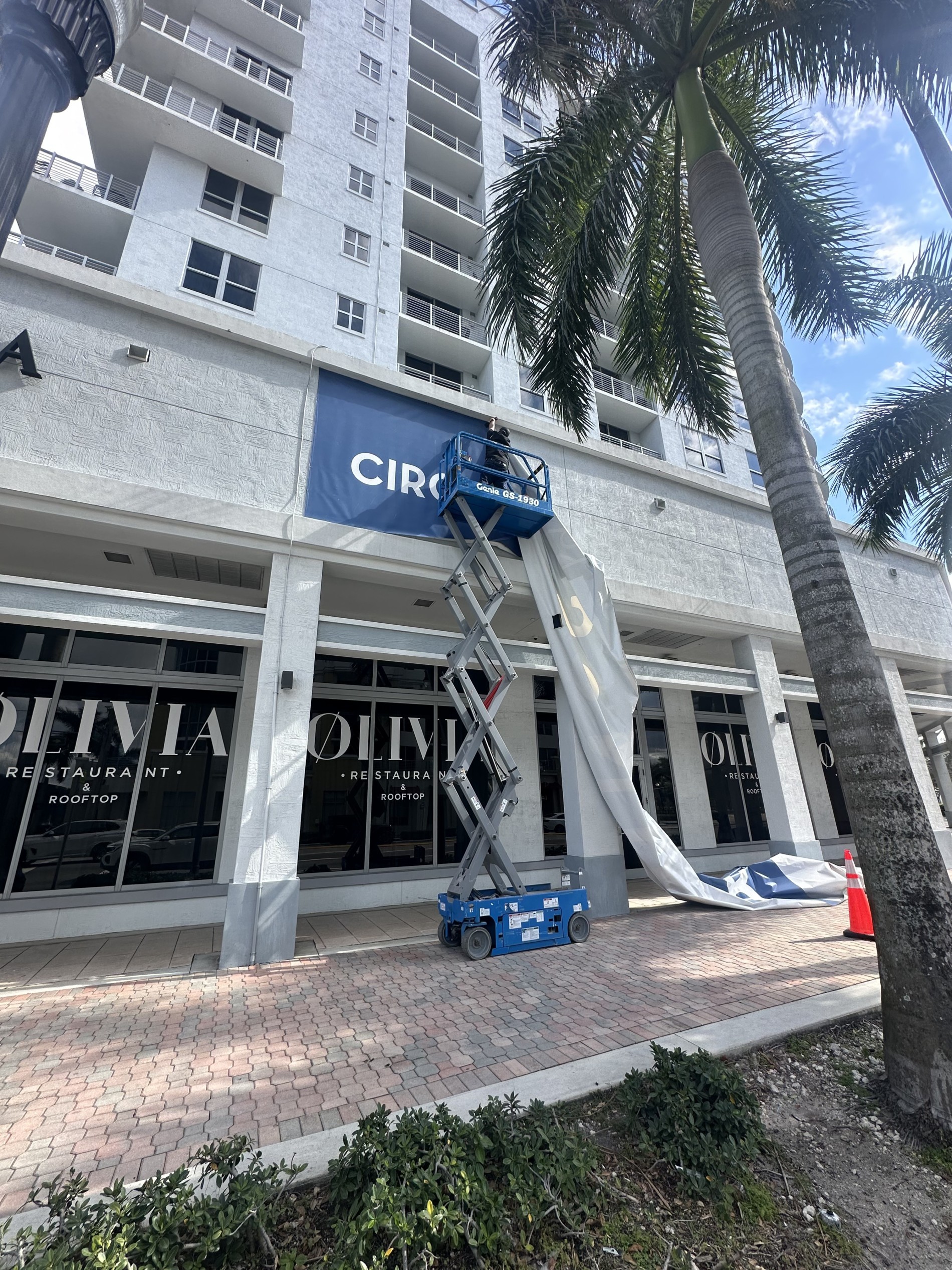 Building Installations Highrise Banners in Miami, FL