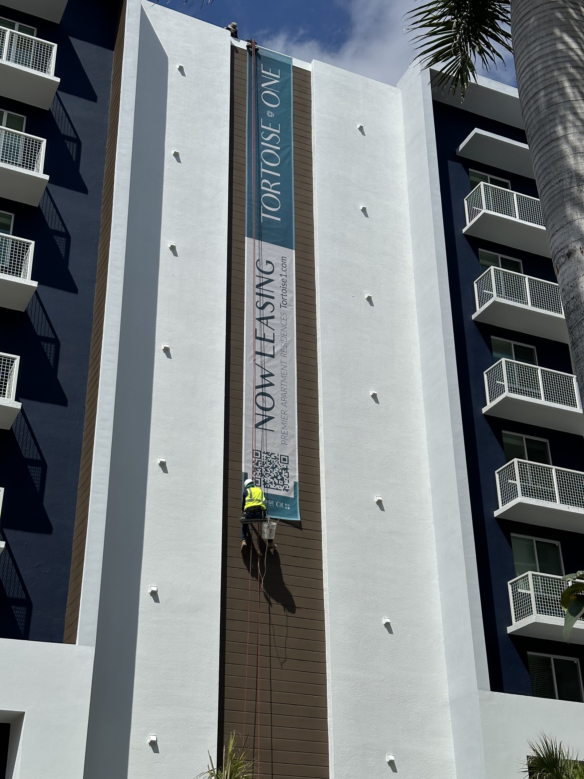 Building Installations Highrise Banners in Miami, FL