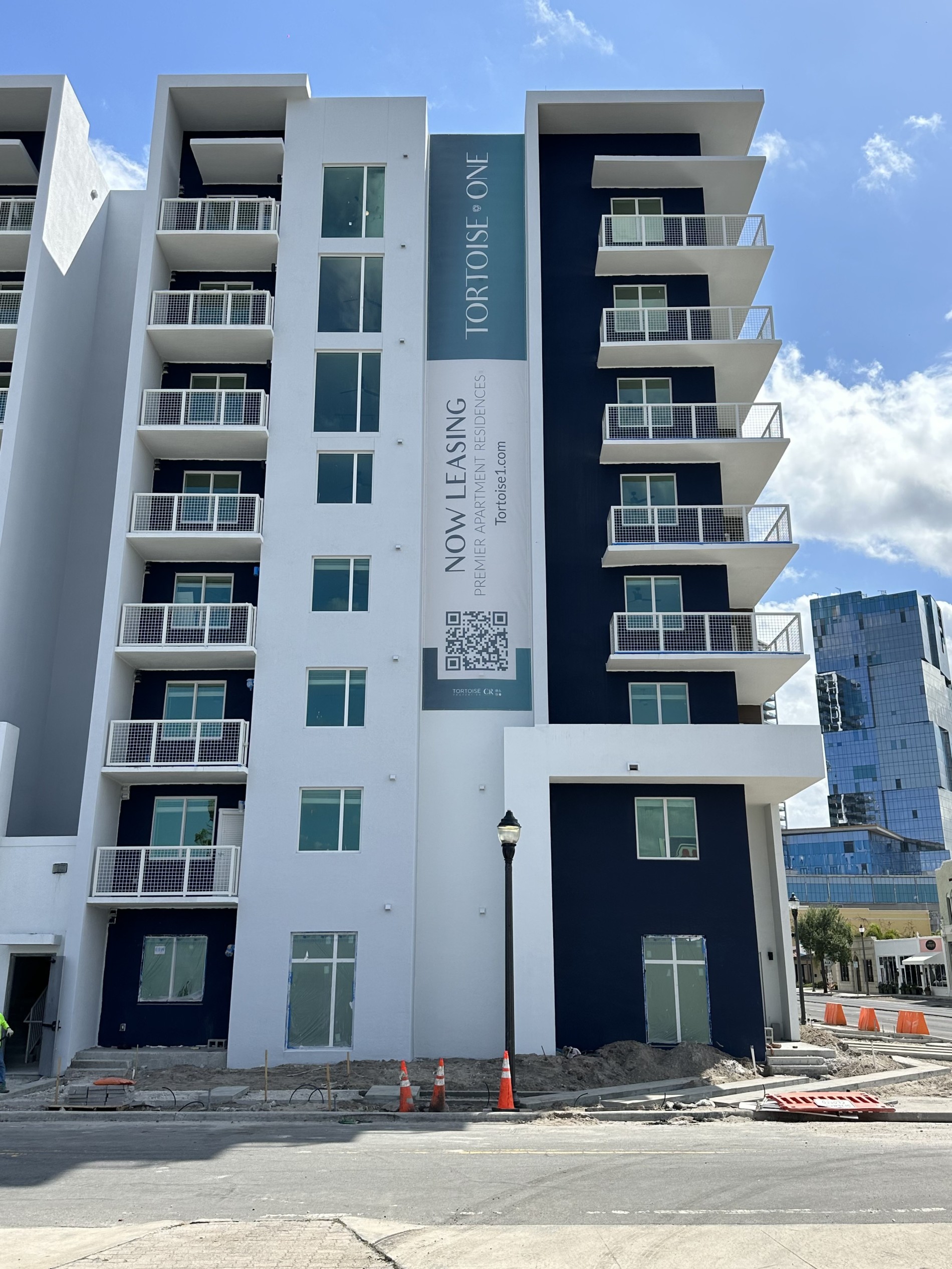 Building Installations Highrise Banners in Miami, FL