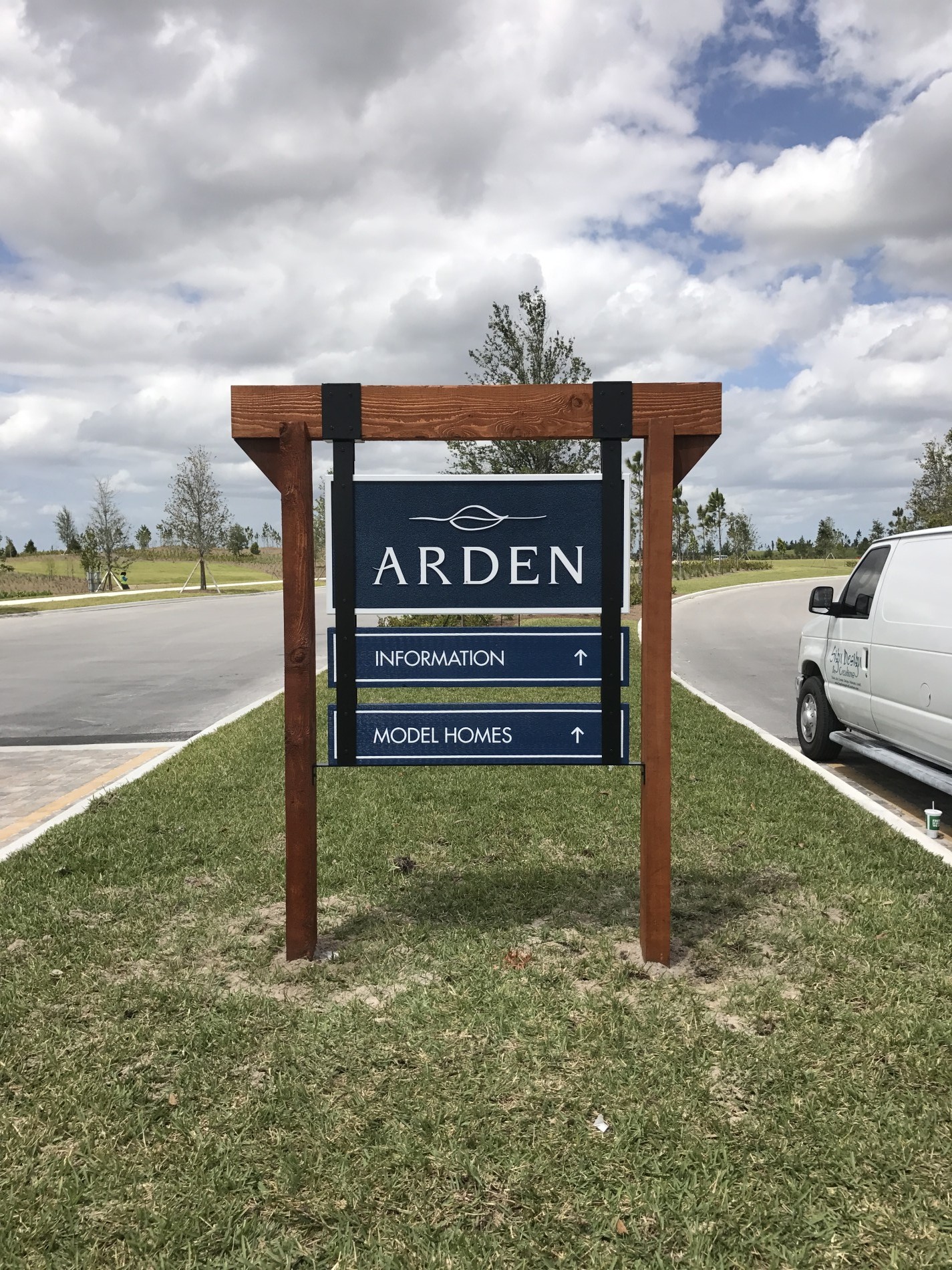 Post And Panels Services in Florida - Professional Post And Panels Miami, Fort Lauderdale, Boca Raton | Sign Design & Creations